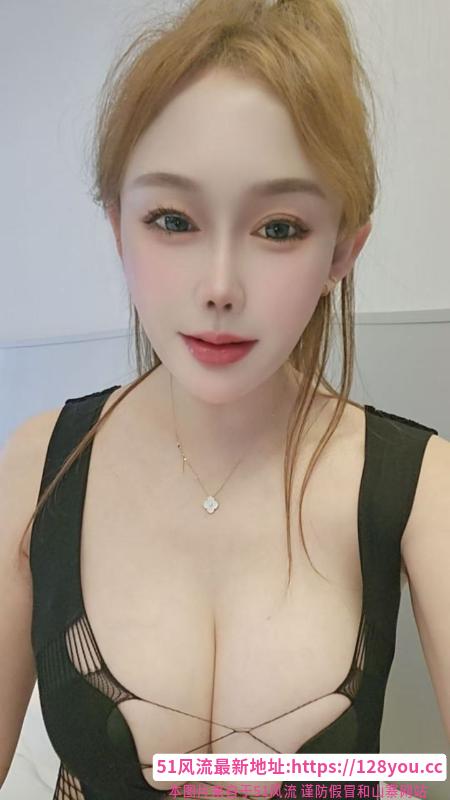 肤白貌美大胸妹
