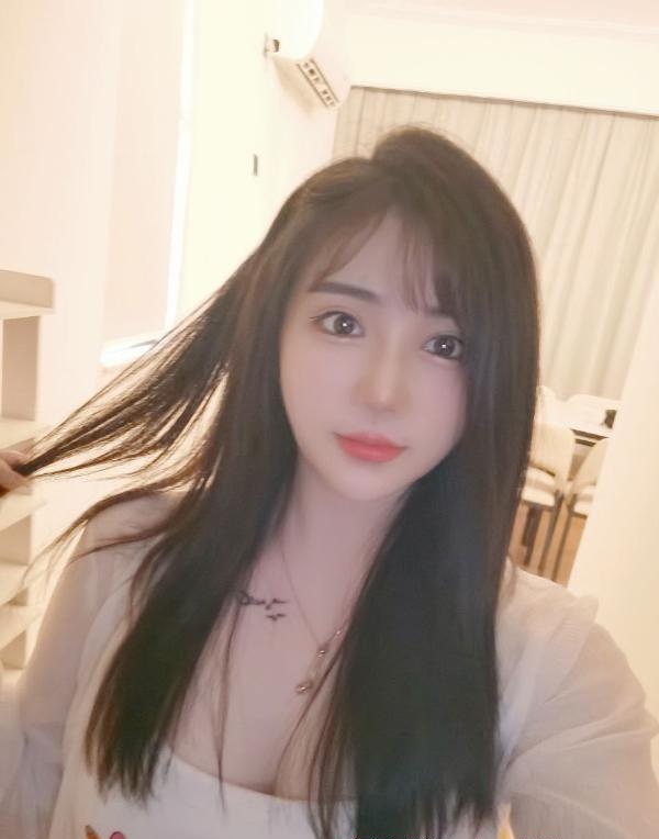 好身材白嫩美女