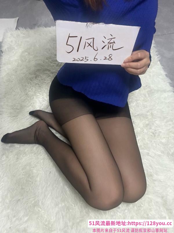 居家丰满少女
