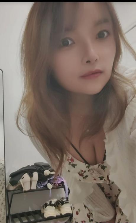 大胸服务妹