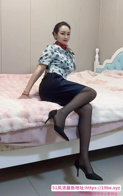 长腿甜美空姐来了