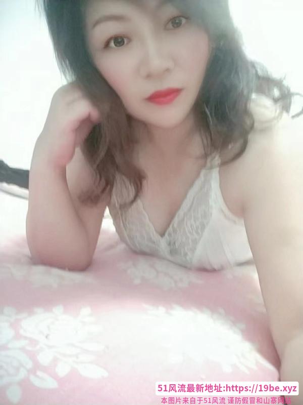 丰满迷人川妹子