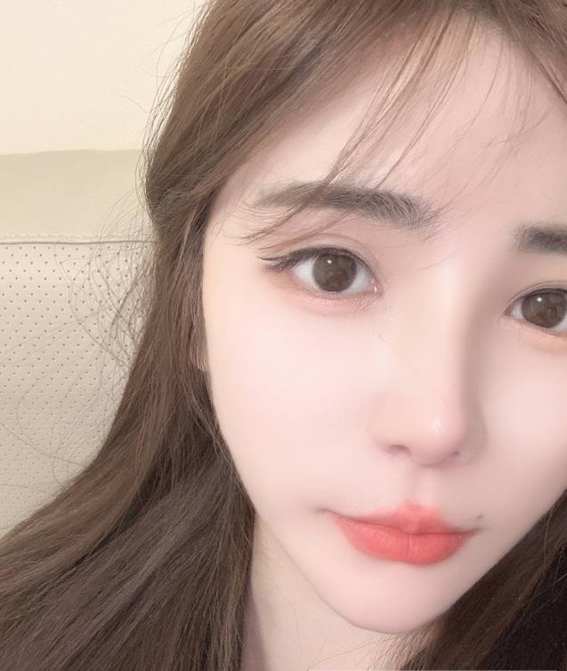 美丽老板娘依依