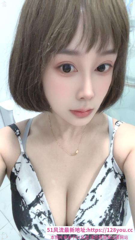 可爱腼腆大胸小妞