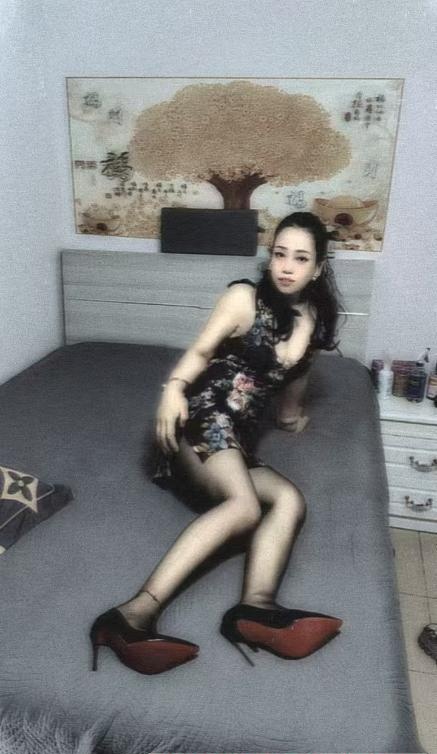 泻火苗条熟女