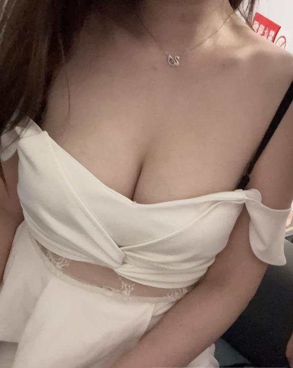 服务系大胸美少妇
