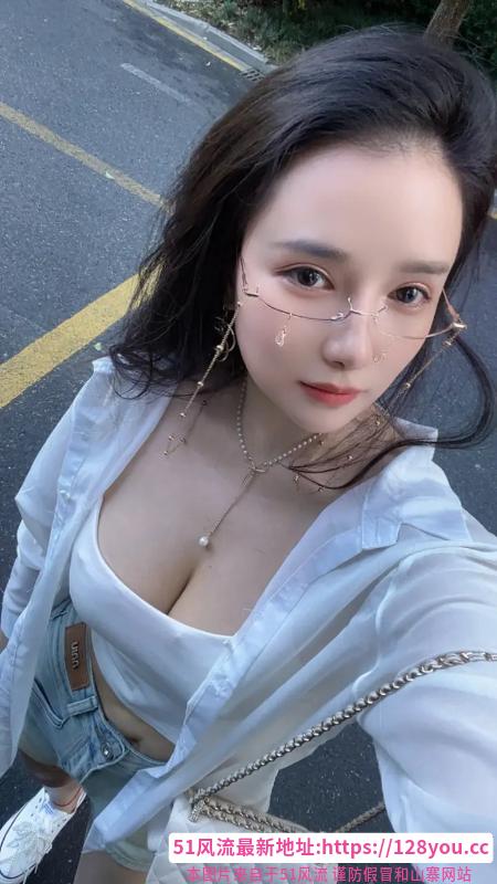 眼镜混血妹爱丽丝
