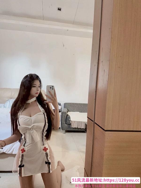 广州赵星儿可蛇吻