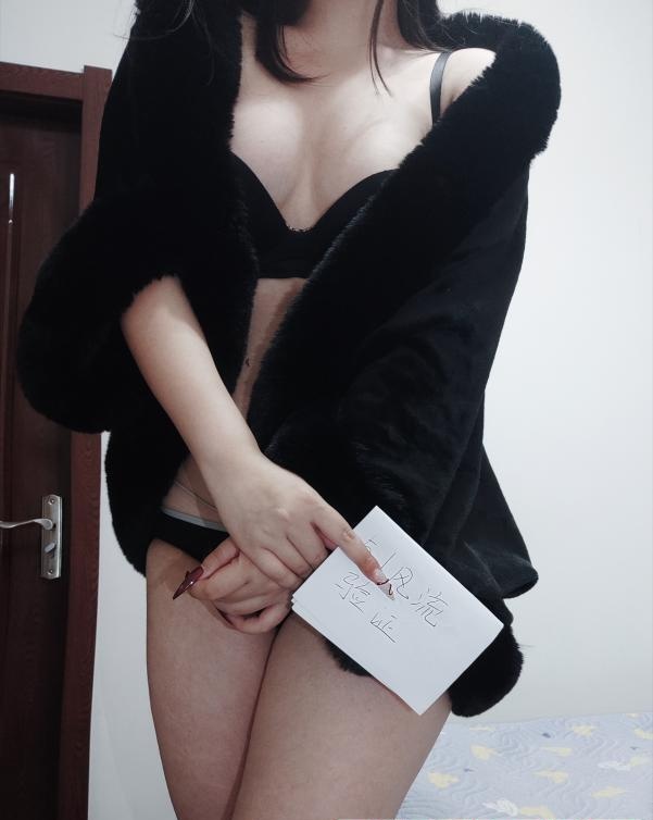 身材饱满温柔川妹子