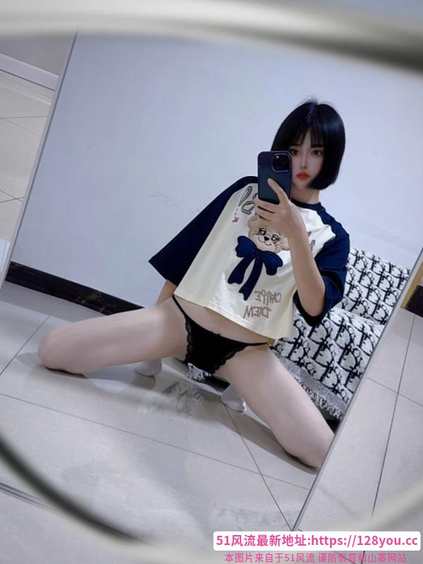 白嫩大奶风骚菲女神