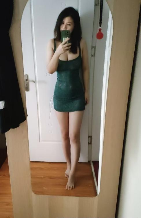 长腿大奶牛少妇