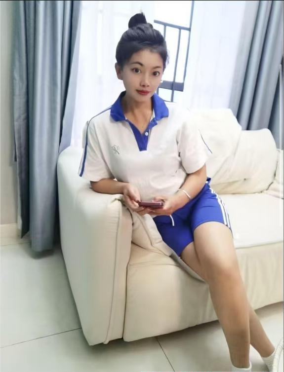 美乳骚小雪