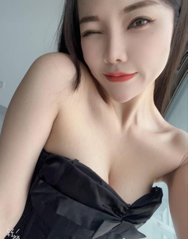 南山骚女老师很漂亮