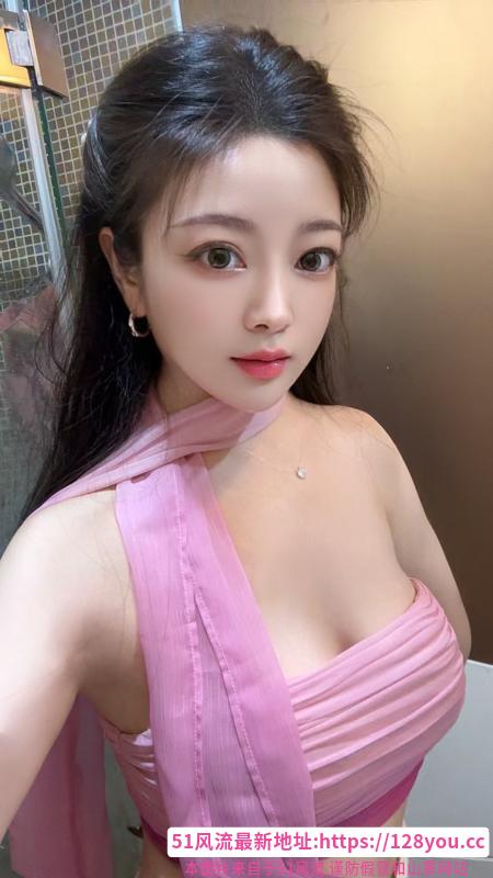 前凸后翘柒柒老师