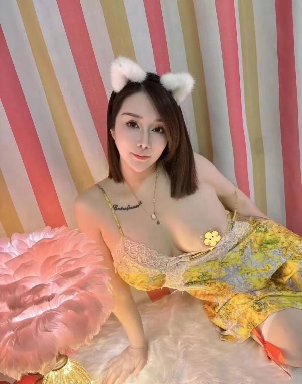 丰满大胸颜值老妹