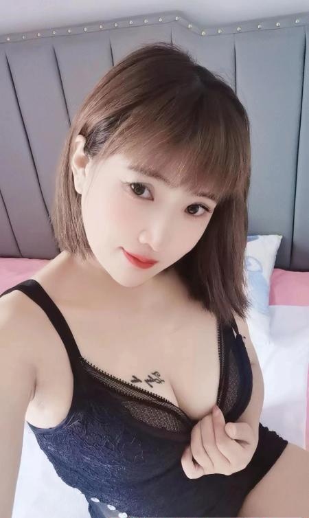 丰乳翘臀的少妇