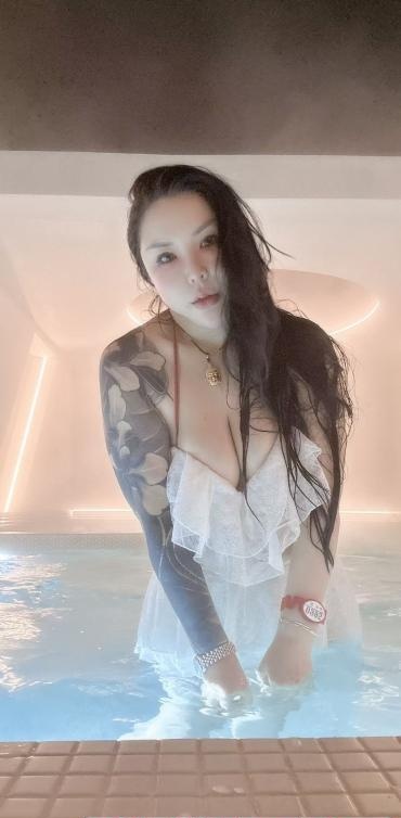 丰满大奶小野猫