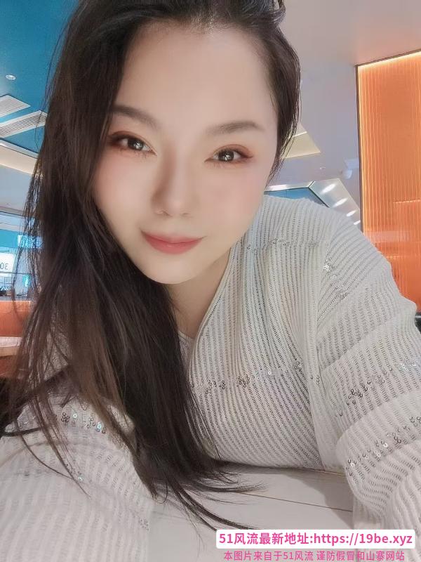 E罩杯美甲店老板娘