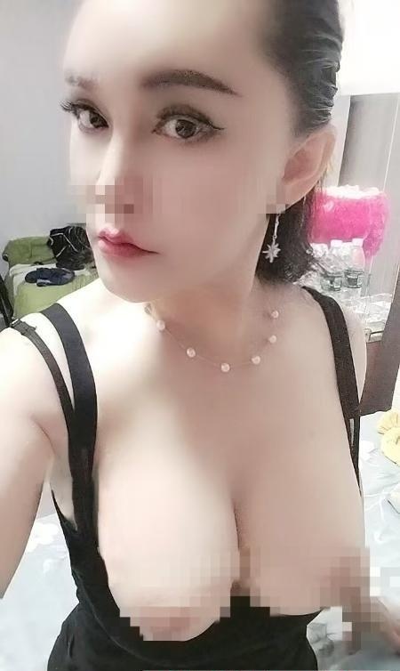 大胸欲女狠骚