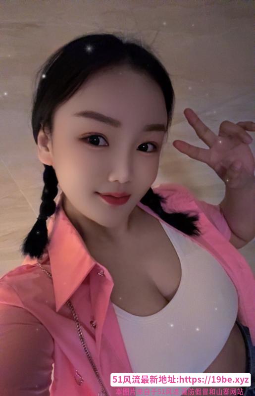 俏皮性感小护士