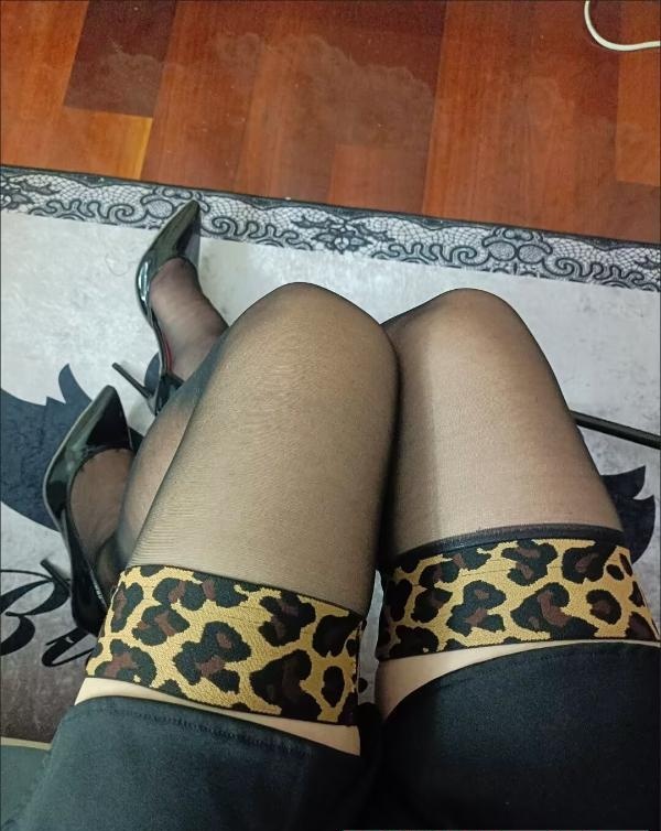 胡家园黑丝熟女