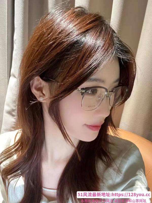 性感知性包臀美女