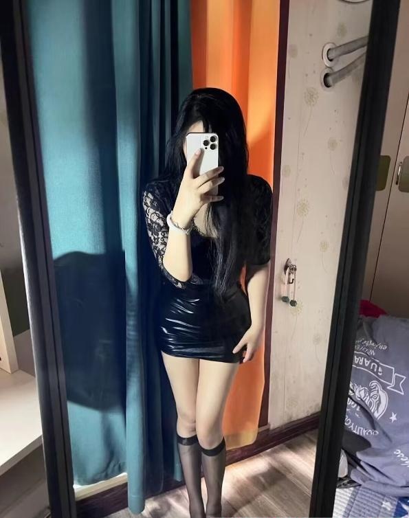 大眼萌妹